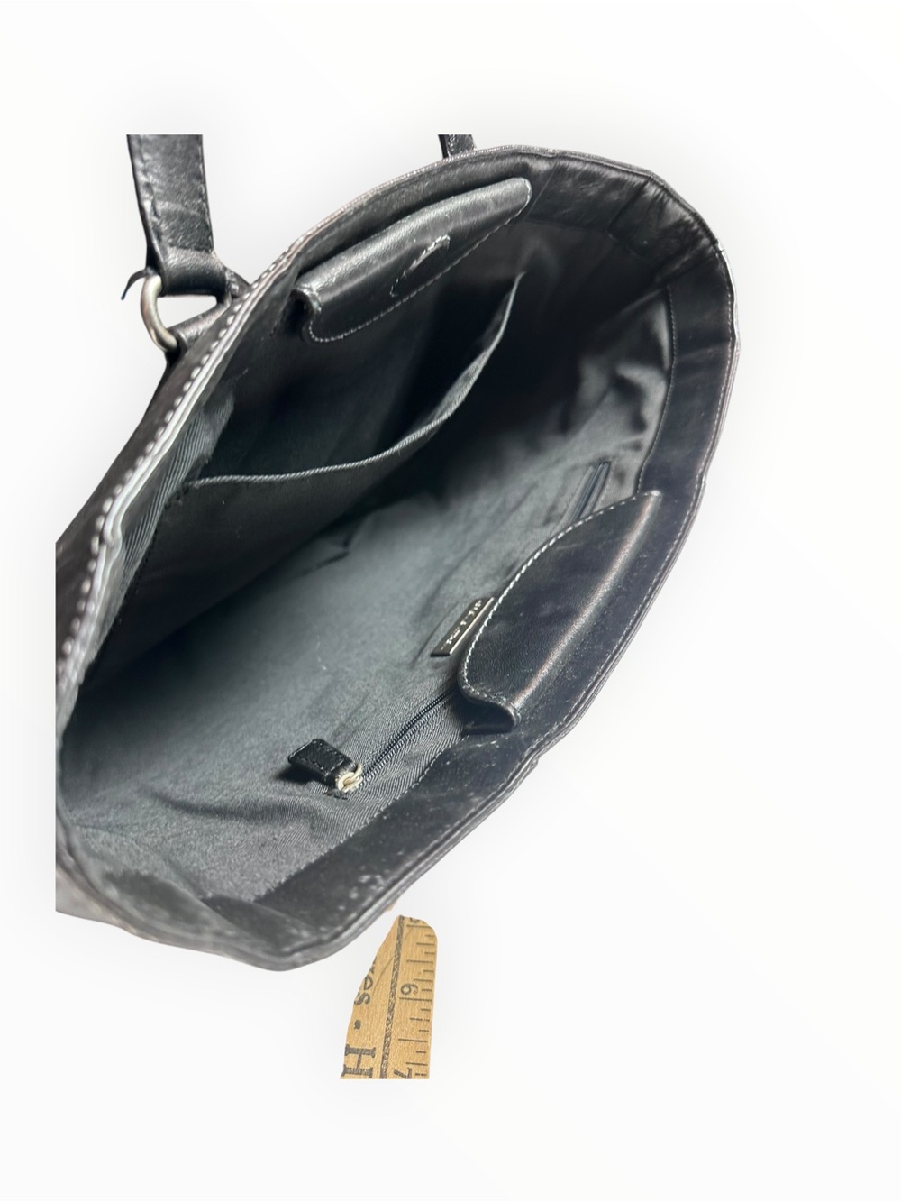 Timeless black leather tote from Adrienne Vittadini. Smooth leather - Picture 4 of 11